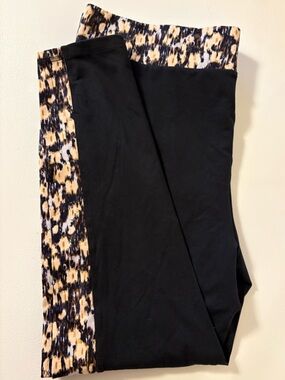 Pocket Leggings with Abstract Animal Print Panel